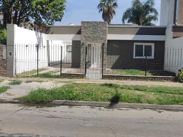 Casa 4 ambientes Ituzaingo Norte