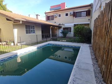 Casa en venta en Escobar con jardín y pileta