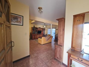 Casa en venta en Escobar con jardín y pileta