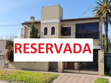 Casa en venta en Escobar con jardín y pileta