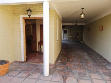 Casa en venta en Escobar con jardín y pileta
