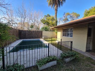 Casa en venta en Escobar con jardín y pileta