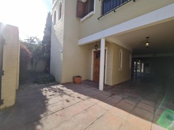 Casa en venta en Escobar con jardín y pileta