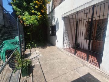 PH al fondo de 3 ambientes con garaje y fondo libre en Villa Ballester