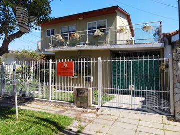 Venta - Casa Seis Ambientes, Jardín, Terraza - Boulogne Sur Mer, San Isidro
