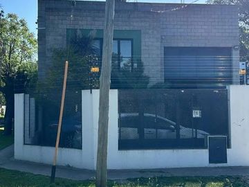Depósito en venta - 7 Oficinas - Depósito - Baños - 1.147Mts2 - Moreno