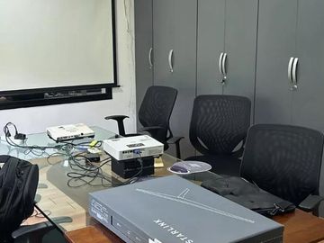 Depósito en venta - 7 Oficinas - Depósito - Baños - 1.147Mts2 - Moreno