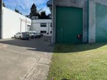 Depósito en venta - 7 Oficinas - Depósito - Baños - 1.147Mts2 - Moreno