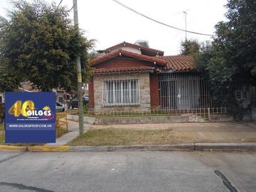 Venta Chalet 4 Amb. en Ramos Mejía - Buen Estado y Ubicación  Con Cochera
