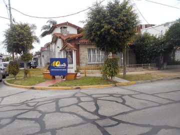 Venta Chalet 4 Amb. en Ramos Mejía - Buen Estado y Ubicación  Con Cochera