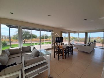 Venta casa 2 dormitorios La Peninsula Lago Marimenuco Neuquen