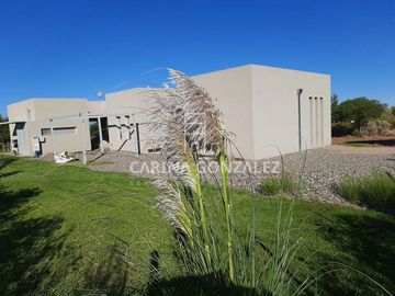 Venta casa 2 dormitorios La Peninsula Lago Marimenuco Neuquen