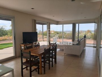 Venta casa 2 dormitorios La Peninsula Lago Marimenuco Neuquen