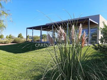 Venta casa 2 dormitorios La Peninsula Lago Marimenuco Neuquen