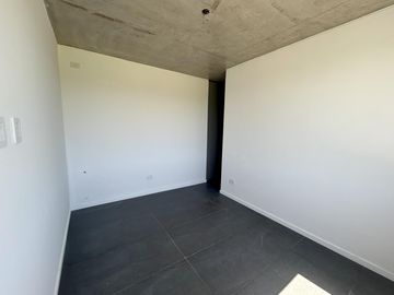 Casa en VENTA de tres dormitorios en barrio Jockey Club. Fisherton