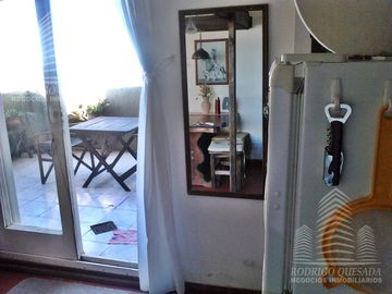 Mono ambiente en muy buen estado con balcon-terraza!