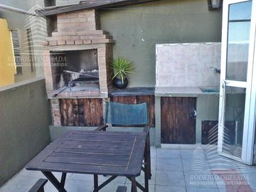 Mono ambiente en muy buen estado con balcon-terraza!
