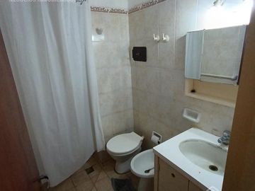Mono ambiente en muy buen estado con balcon-terraza!