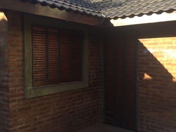 Casa en venta - 5 Dormitorios 3 Baños - Cochera - Local - 400Mts2 - Zárate
