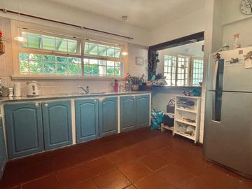Chalet 4 Ambientes con parque, parrilla y garaje. Barrio Caisamar