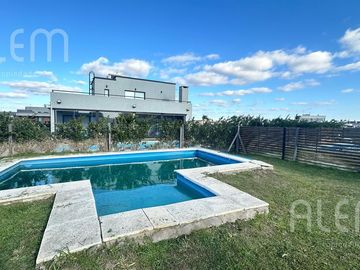 Casa  de 5 amb  en  Venta en Lagos de Canning