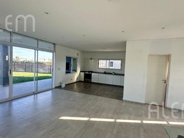 Casa  de 5 amb  en  Venta en Lagos de Canning