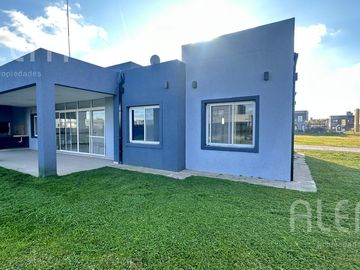 Casa  de 5 amb  en  Venta en Lagos de Canning