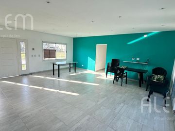 Casa  de 5 amb  en  Venta en Lagos de Canning