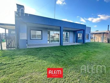 Casa  de 5 amb  en  Venta en Lagos de Canning