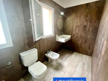 Barrio Los Castaños casa en venta de 3 dormitorios y dependencias. | Nordelta