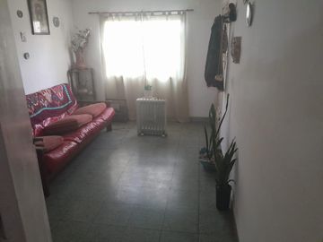 Casa en venta - 2 Dormitorios 1 Baño - Cochera - 208Mts2 - Longchamps