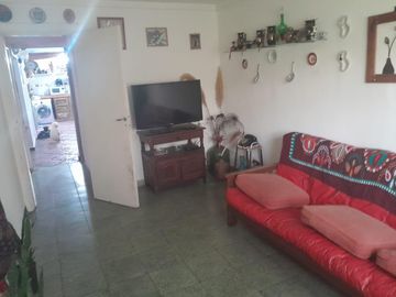 Casa en venta - 2 Dormitorios 1 Baño - Cochera - 208Mts2 - Longchamps