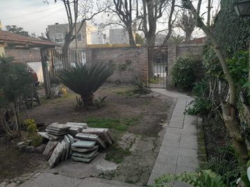 Casa en venta - 2 Dormitorios 1 Baño - Cochera - 208Mts2 - Longchamps