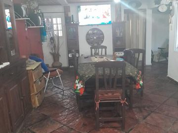 Casa en venta - 2 Dormitorios 1 Baño - Cochera - 208Mts2 - Longchamps