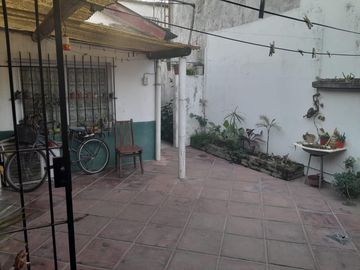Casa en venta - 2 Dormitorios 1 Baño - Cochera - 208Mts2 - Longchamps