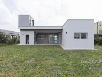 VENTA CASA EN LA ALAMEDA - CANNING