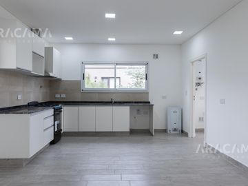 VENTA CASA EN LA ALAMEDA - CANNING