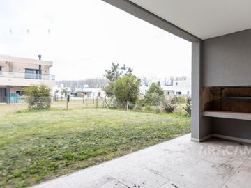VENTA CASA EN LA ALAMEDA - CANNING