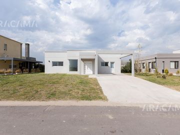 VENTA CASA EN LA ALAMEDA - CANNING
