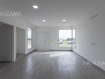 VENTA CASA EN LA ALAMEDA - CANNING