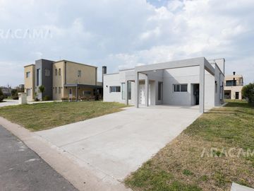 VENTA CASA EN LA ALAMEDA - CANNING