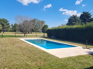 Casa en venta - 3 Dormitorios 5 Baños - Cocheras - 930Mts2 - Venado I, Esteban Echeverría