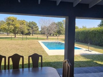 Casa en venta - 3 Dormitorios 5 Baños - Cocheras - 930Mts2 - Venado I, Esteban Echeverría