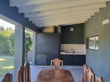 Casa en venta - 3 Dormitorios 5 Baños - Cocheras - 930Mts2 - Venado I, Esteban Echeverría