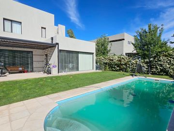 Casa en  Barrio Privado Finca Villa Muluen