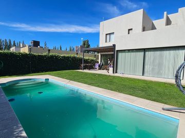 Casa en  Barrio Privado Finca Villa Muluen