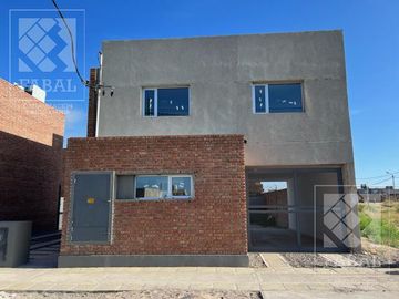 Casa venta Confluencia Rural, 3 dormitorios (suite), 3 baños, 2 cocheras y jardín