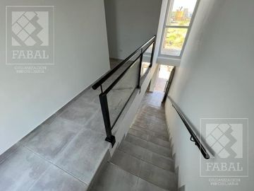 Casa venta Confluencia Rural, 3 dormitorios (suite), 3 baños, 2 cocheras y jardín