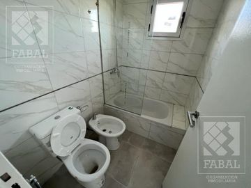 Casa venta Confluencia Rural, 3 dormitorios (suite), 3 baños, 2 cocheras y jardín