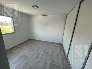 Casa venta Confluencia Rural, 3 dormitorios (suite), 3 baños, 2 cocheras y jardín